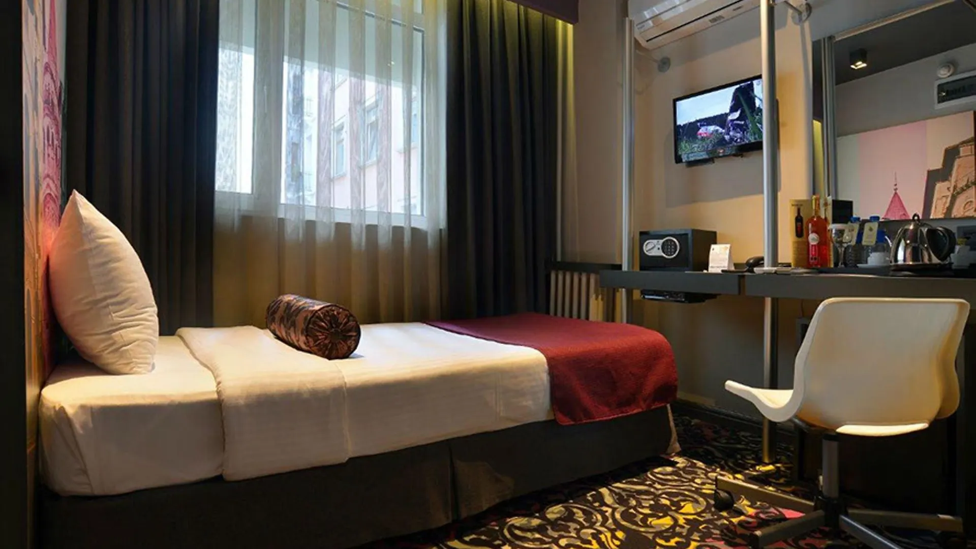 Tulip City Hotel & Spa - Istanbul Taksim Pera City Center 4*,